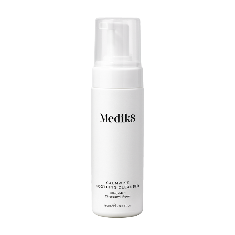 Medik8 
Calmwise™ Soothing Cleanser
Ultra-Mild Chlorophyll Foam